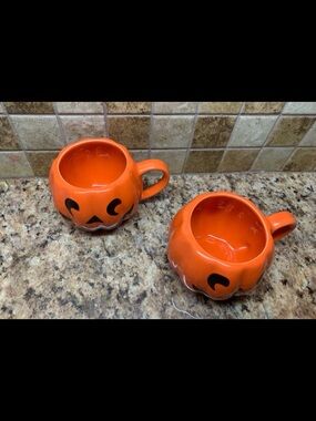Orange Ceramic Jack O' Lantern Halloween Pumpkin Mugs. Set of two. 12oz.